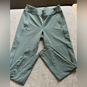 NWOT Gaiam green parachute pants